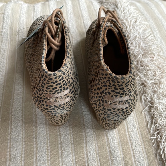 Toms cheetah print suede Kala wedges 🐆 - Picture 4 of 4